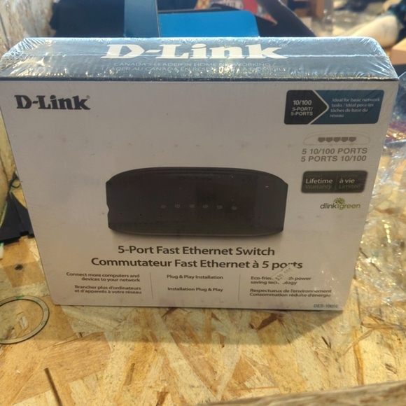 D Link 5 port Fast Ethernet Switch - New - Picture 1 of 3